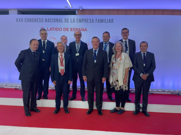 XXV Congreso Nacional De La Empresa Familiar. Jordi De Juan XXV Congreso Nacional de la Empresa Familiar. Jordi de Juan con otros asistentes