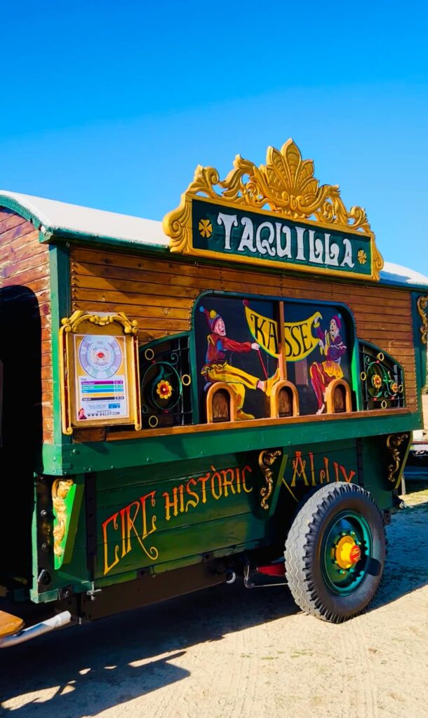 Carromato vintage del Circo Raluy. Taquilla del circo