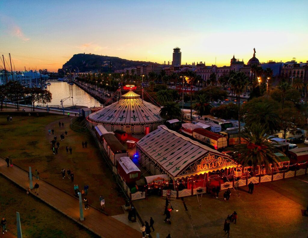 El Circo Raluy en el Port Vell de Barcelona.